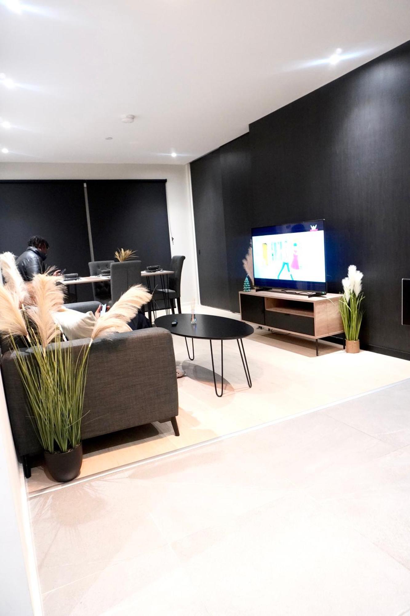Apartment Luxury 2 Bed With Balcony Manchester